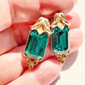 Vintage Glowing Coro Emerald Green Glass Rectangular Screwback Earrings